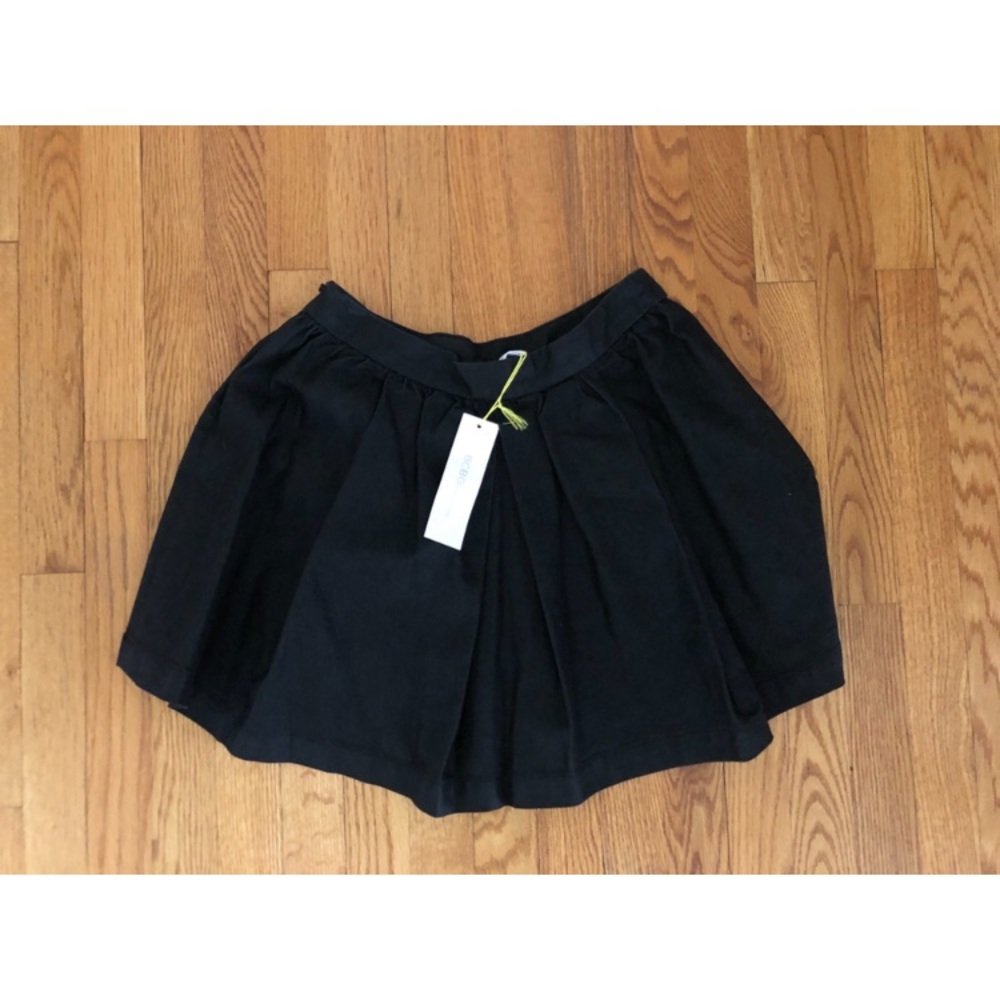BCBGeneration black jean skirt size 4 (NWT)